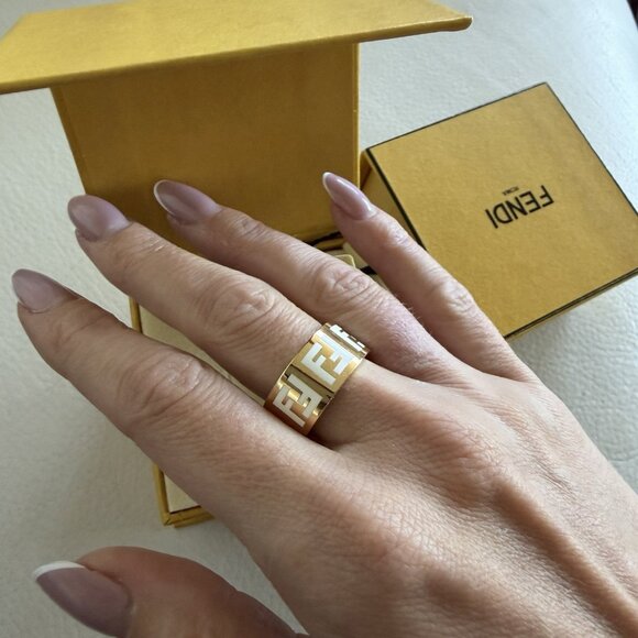 NEW FENDI RIND SIZE M Logo 100% Authentic - Picture 7 of 8